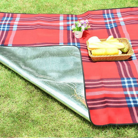 practical picnic blanket with waterproof underside Kalsten