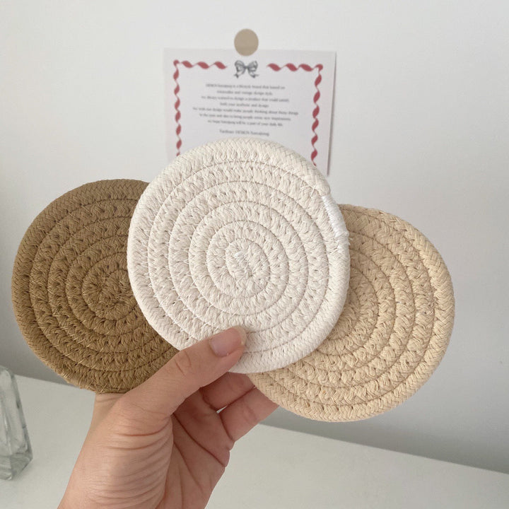Ladies round placemats made of high-quality natural material Kalsten