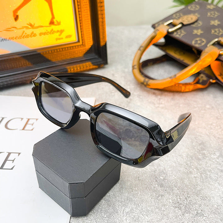 Women's fashionable sunglasses with striking frame Kalsten