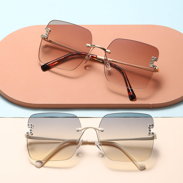 Women's fashionable square sunglasses with delicate design details Kalsten