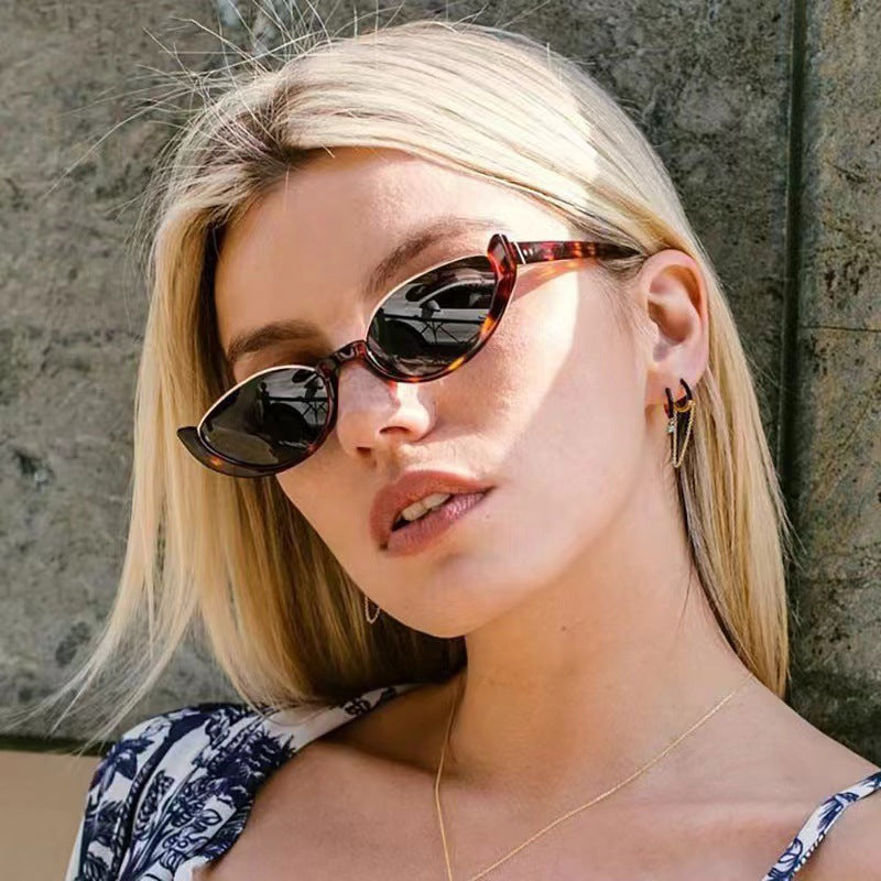 Ladies Cat-Eye Sunglasses with subtle frame and polarized lenses Kalsten