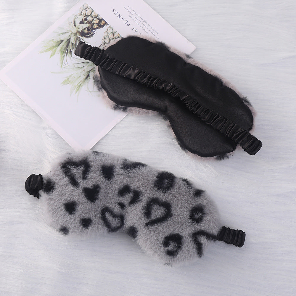 Women's cuddly faux fur sleep mask with heart-embossed surface and gathered comfort band Kalsten