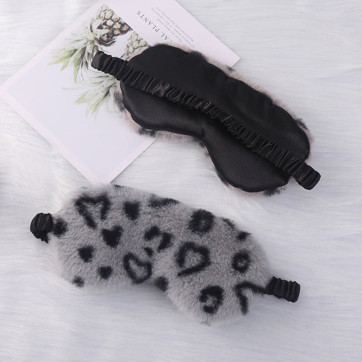 Women's cuddly faux fur sleep mask with heart-embossed surface and gathered comfort band Kalsten