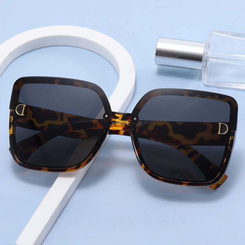 Women's trendy square sunglasses in minimalist design Kalsten