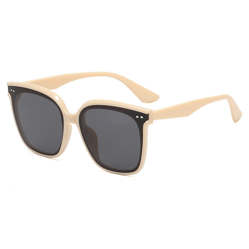 Ladies fashionable sunglasses with striking frame and UV protection Kalsten