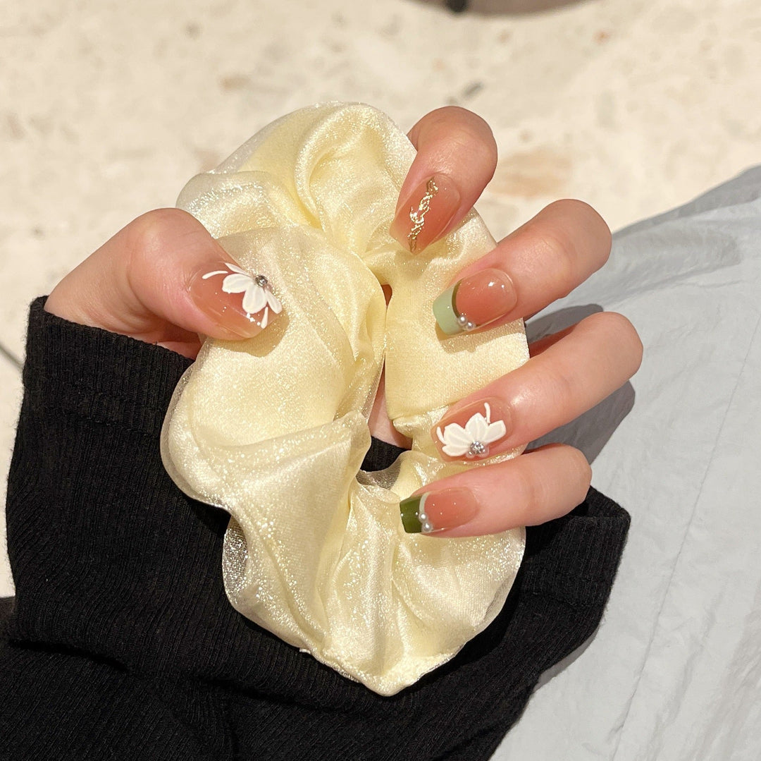 Elegant Floral Scrunchie Kalsten