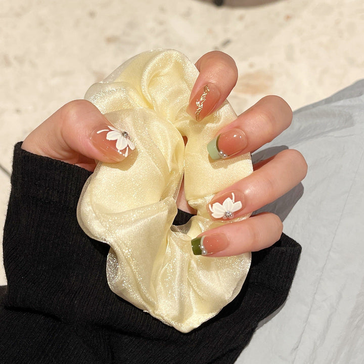 Elegant Floral Scrunchie Kalsten