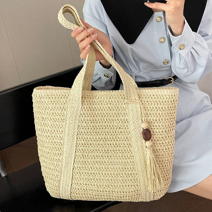 Spacious and Stylish Beach Bag Kalsten