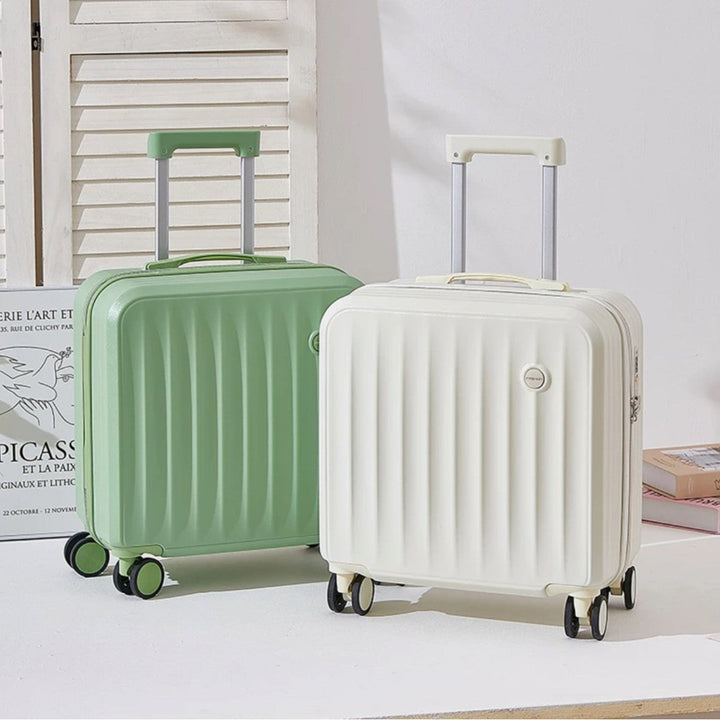 Unisex Sleek Hard-Shell Cabin Spinner Suitcase Kalsten