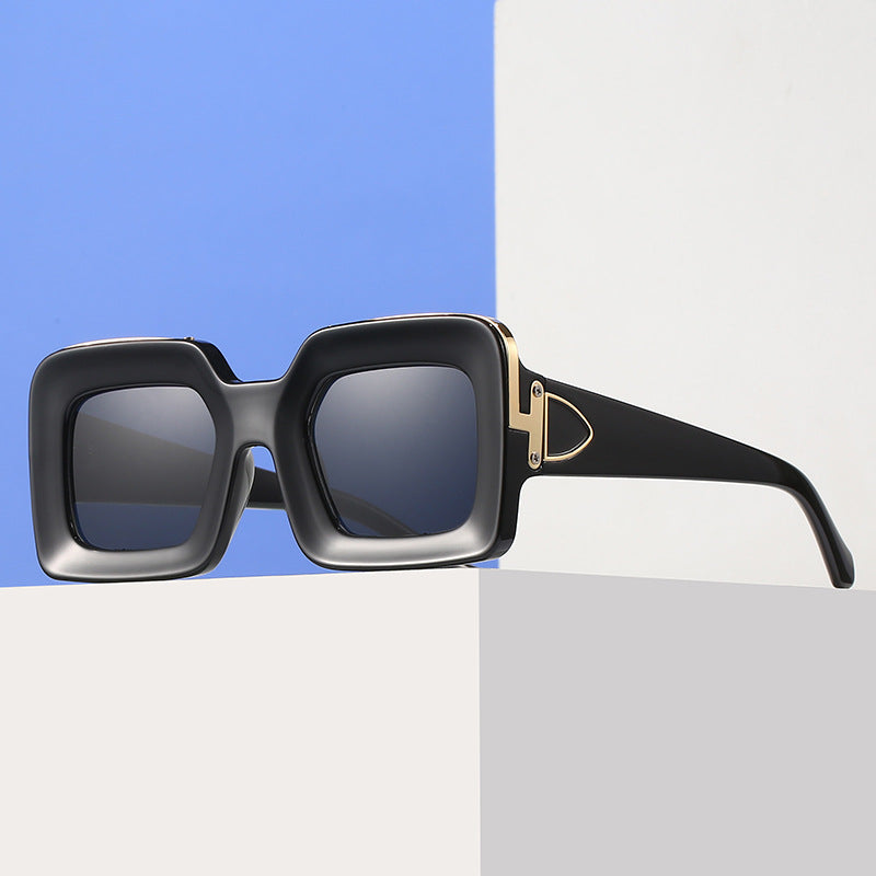 Women square sunglasses with luxurious design and golden accents Kalsten