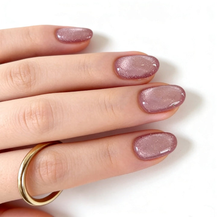 Glamorous and Shimmering Artificial Nails Kalsten