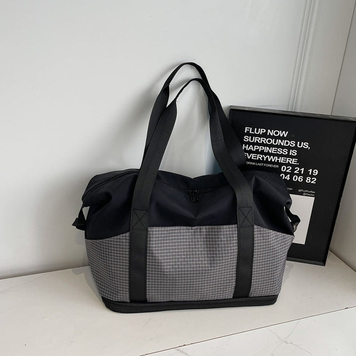 Multifunctional sports and travel bag with innovative compartment arrangement Kalsten