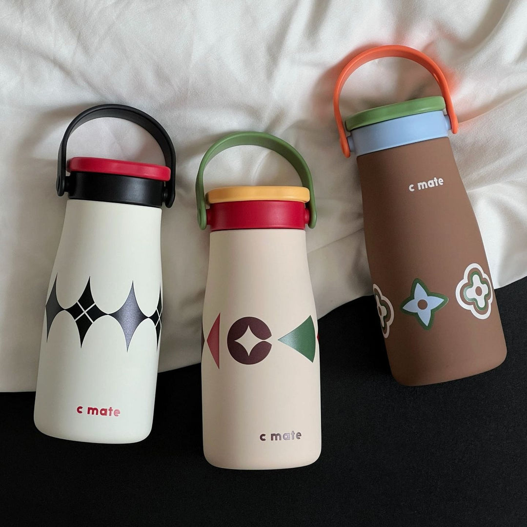 Women's ergonomic water bottle with practical carrying handle Kalsten