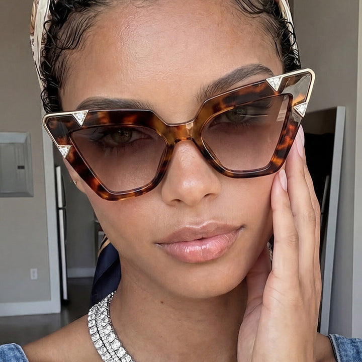 Women's Cat-Eye Sunglasses with Luxurious Design and Protective UV Filter Kalsten