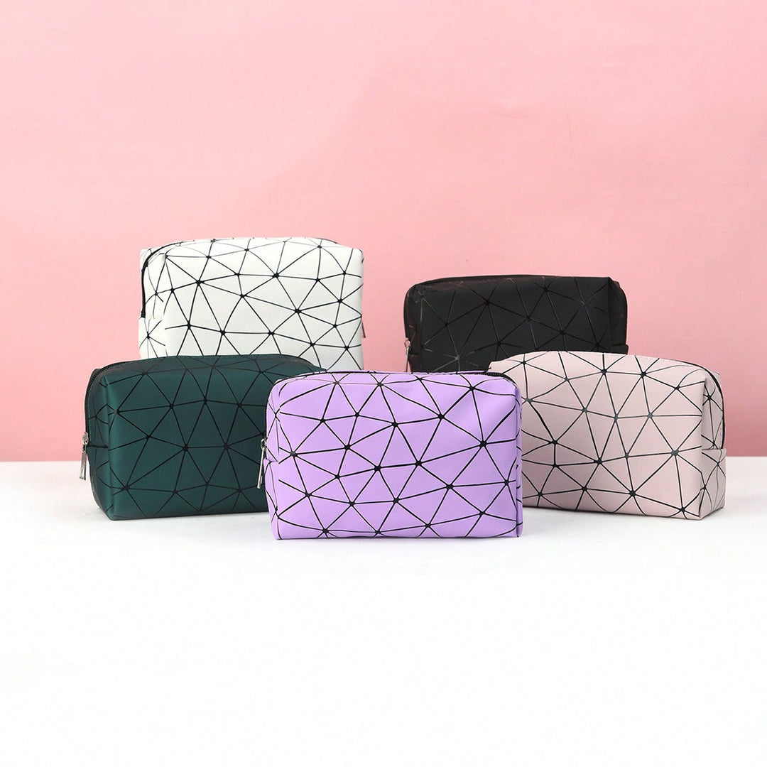 Practical cosmetic bag with 3D structure Kalsten