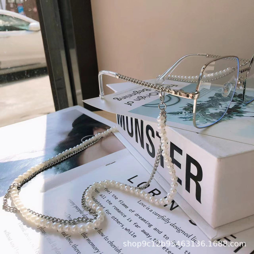 Elegant Pearl and Chain Reading Glasses Holder Kalsten