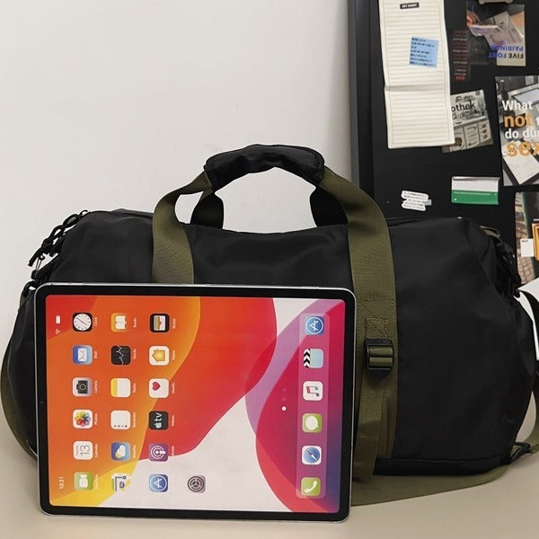 Sporty travel bag with adjustable shoulder strap and sturdy carrying handle Kalsten