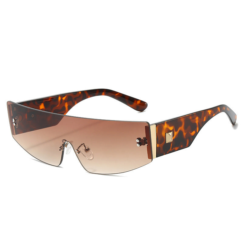 Ladies trendy sunglasses with futuristic design Kalsten
