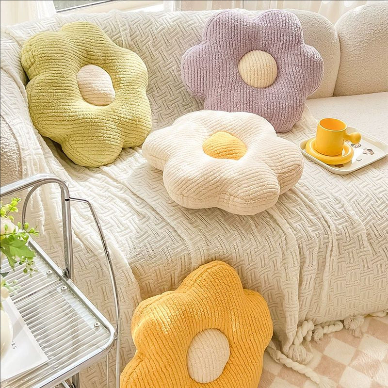 Flower-shaped cuddly pillow Kalsten