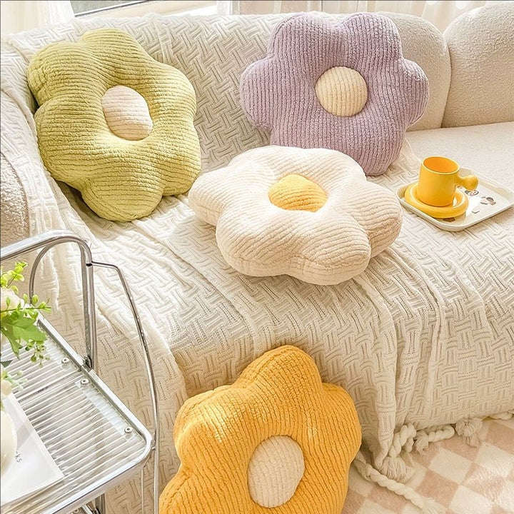 Flower-shaped cuddly pillow Kalsten