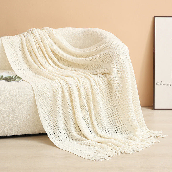Women knitted throw blanket with fringes Kalsten
