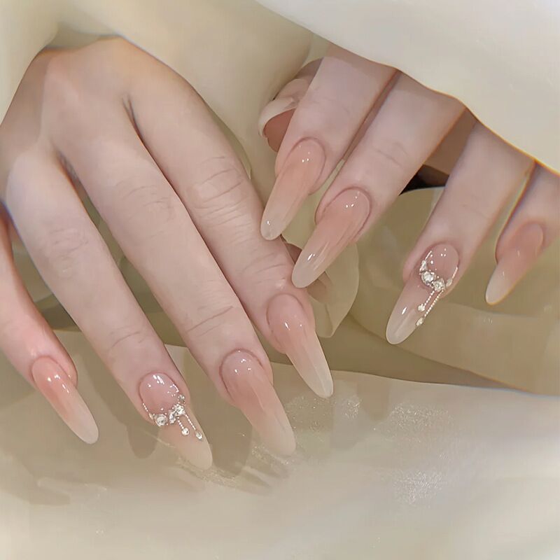 Decorative Press-On Nail Extensions with Floral Accents Kalsten