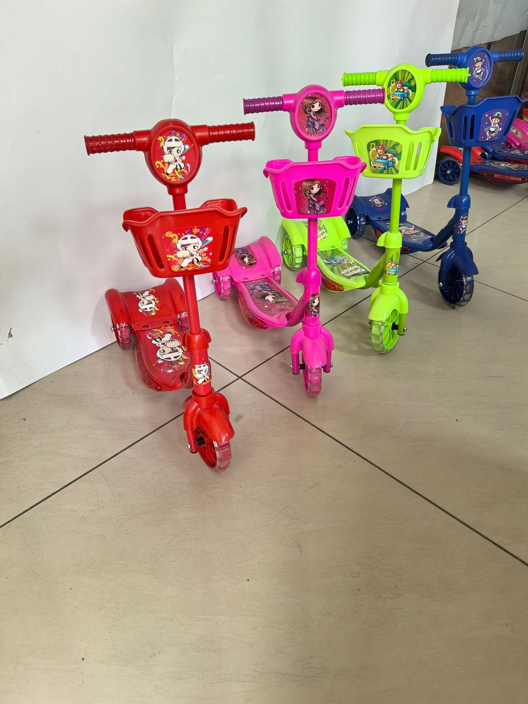 Compact Multi-Feature Kick Scooter Kalsten
