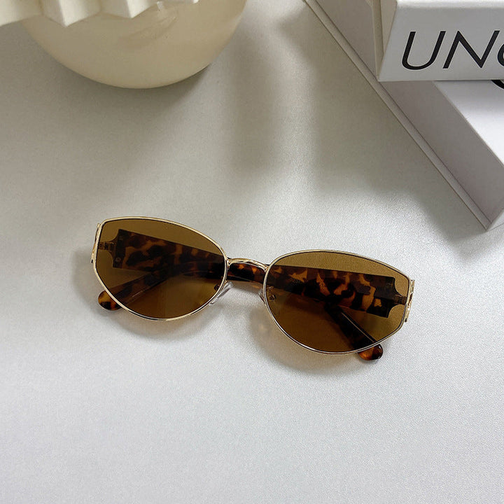 Fashionable Cat-Eye Sunglasses with Golden Frame Kalsten