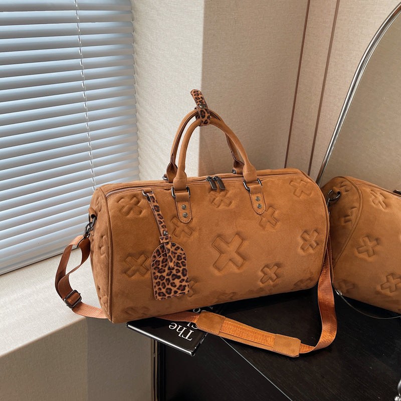 Sporty travel bag with trendy design and practical compartments Kalsten
