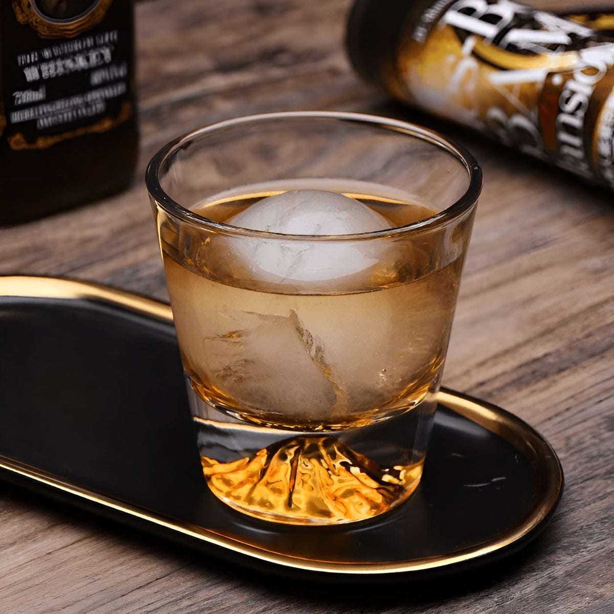 Whisky glasses with Fuji motif – Elegant set for connoisseurs
