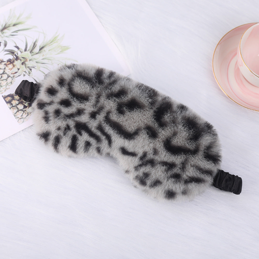 Women's cuddly faux fur sleep mask with heart-embossed surface and gathered comfort band Kalsten