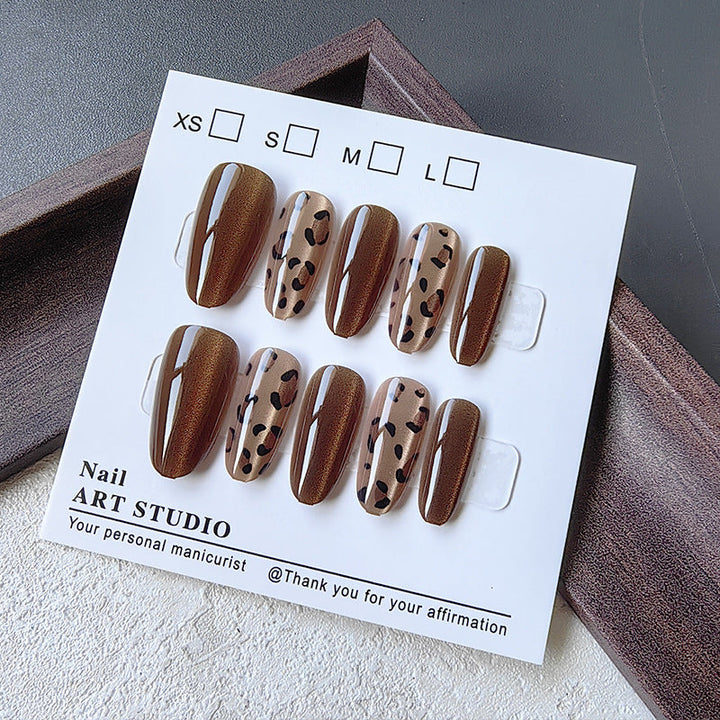 Acrylic Nails in Modern Leo Design Kalsten