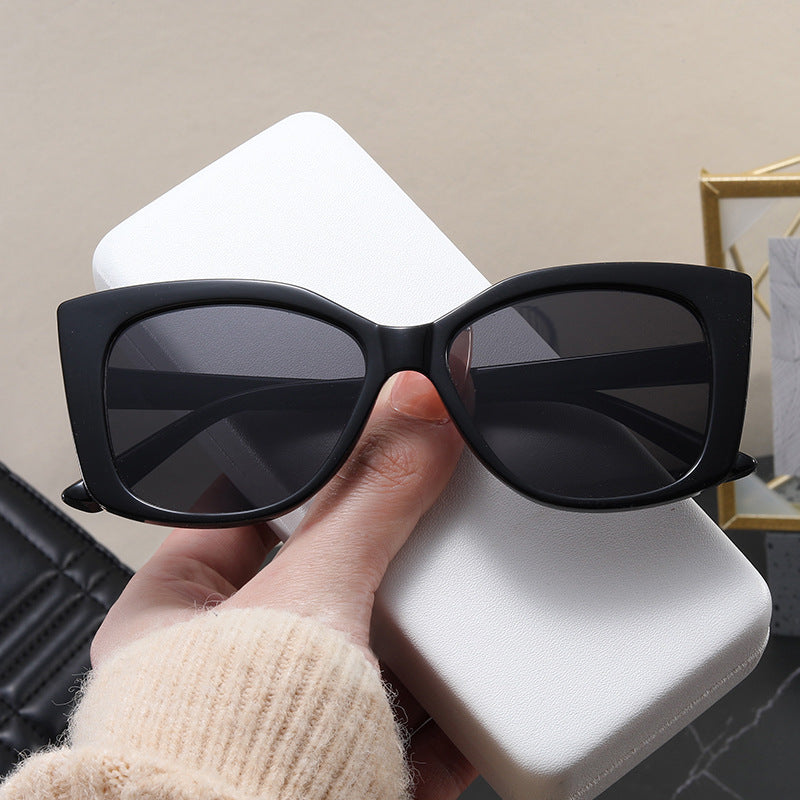 Women's Fashion Cat-Eye Sunglasses with Modern Design Kalsten