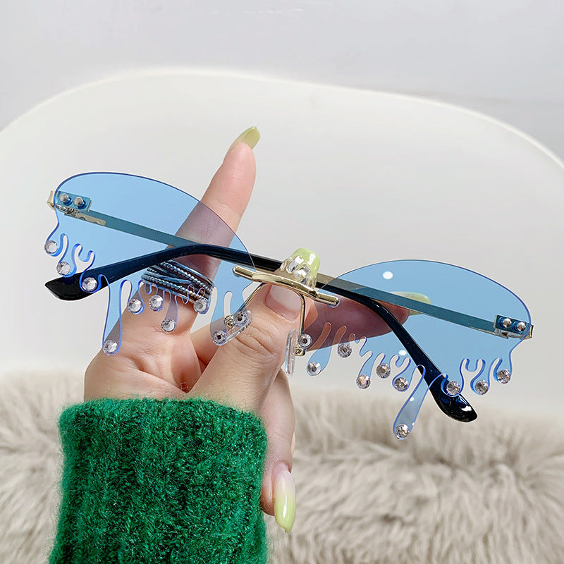 Ladies striking sunglasses in fluid design Kalsten