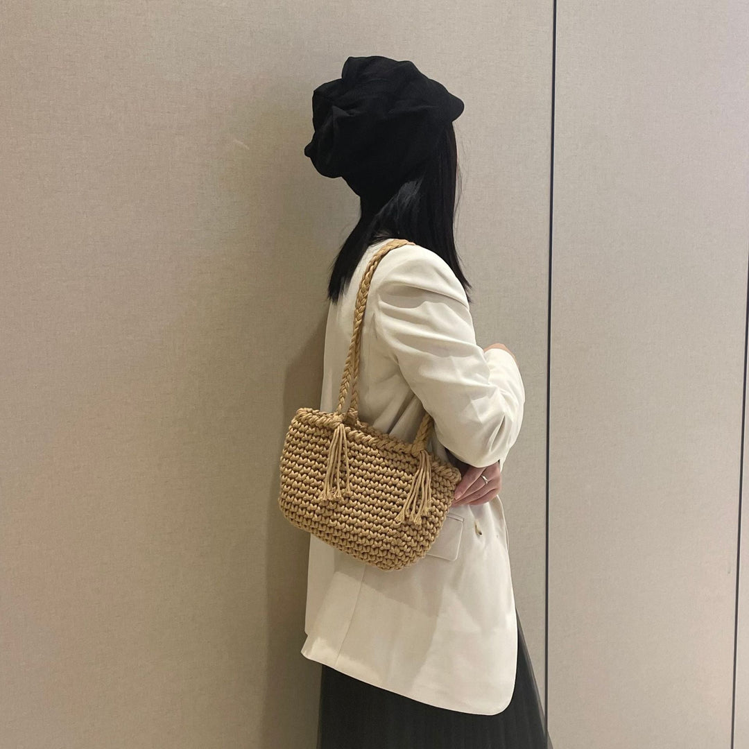 Hand-knotted shoulder bag with decorative pleating technique Kalsten