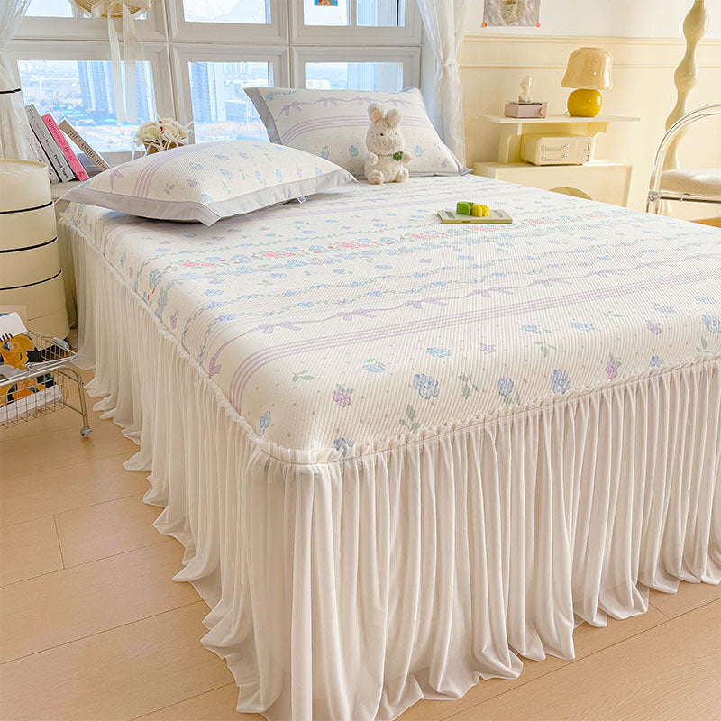 Women's elegant and decorative bedding throw set with cheerful floral pattern Kalsten