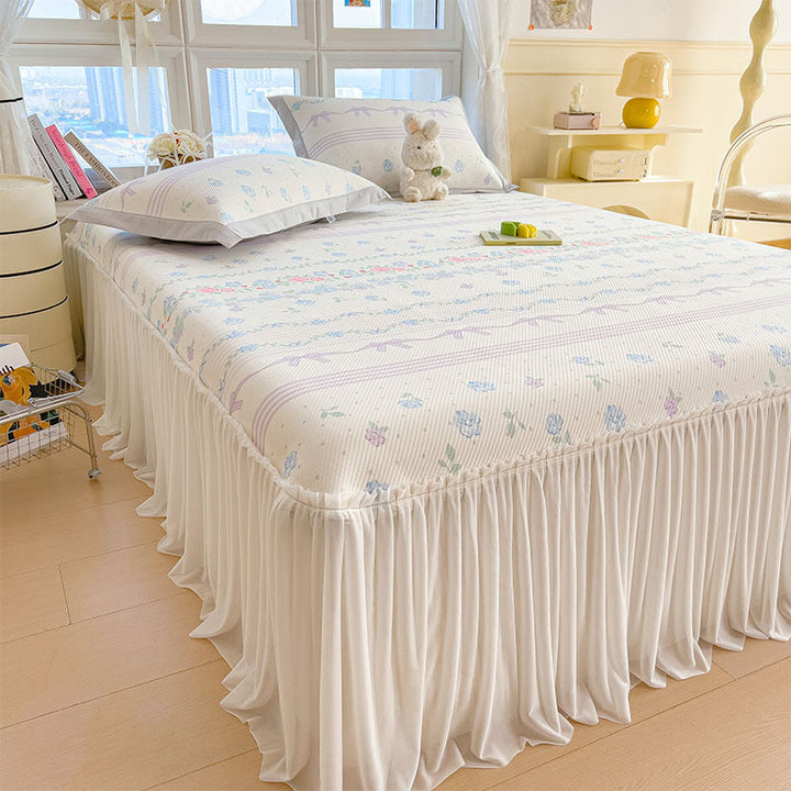 Women's elegant and decorative bedding throw set with cheerful floral pattern Kalsten