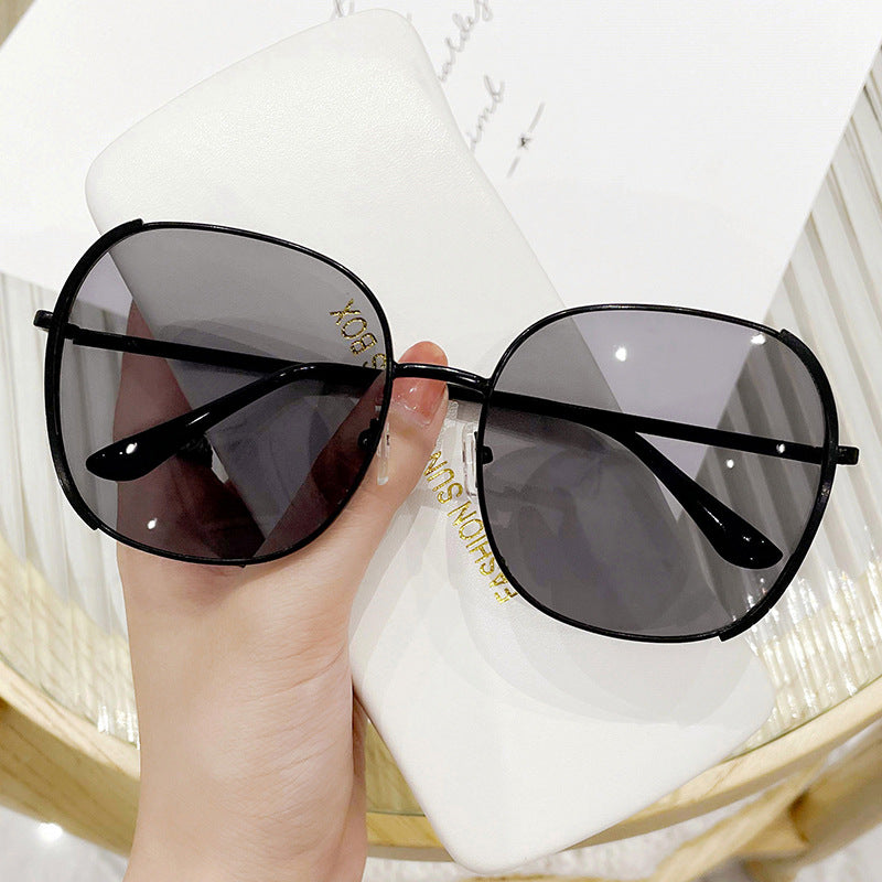 Ladies oversized sunglasses with protective UV protection and elegant metal frame Kalsten