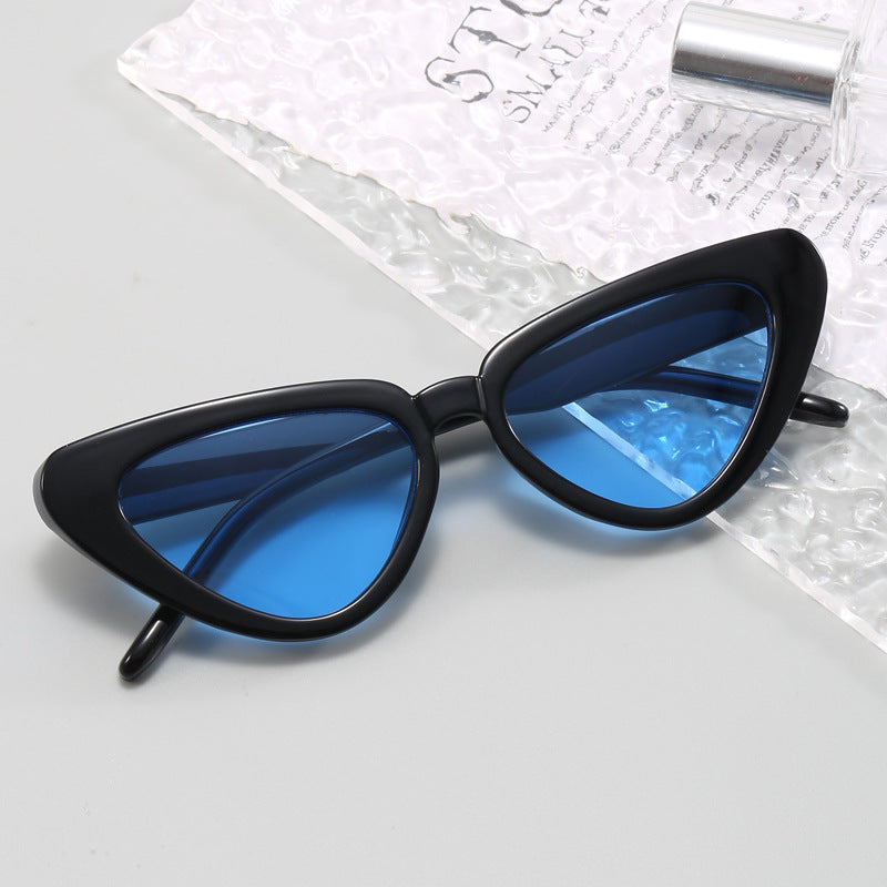 Ladies stylish Cat-Eye sunglasses with striking design Kalsten