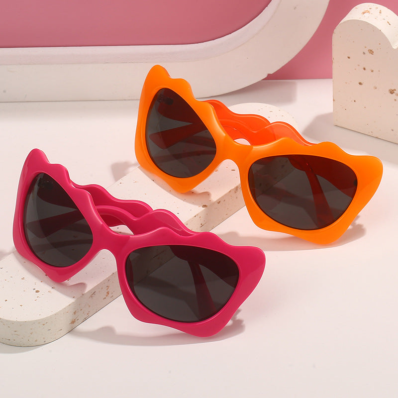 Ladies extravagant sunglasses with wavy frame design Kalsten