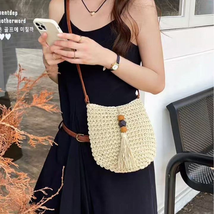 Handwoven shoulder bag with tassels and wooden details Kalsten