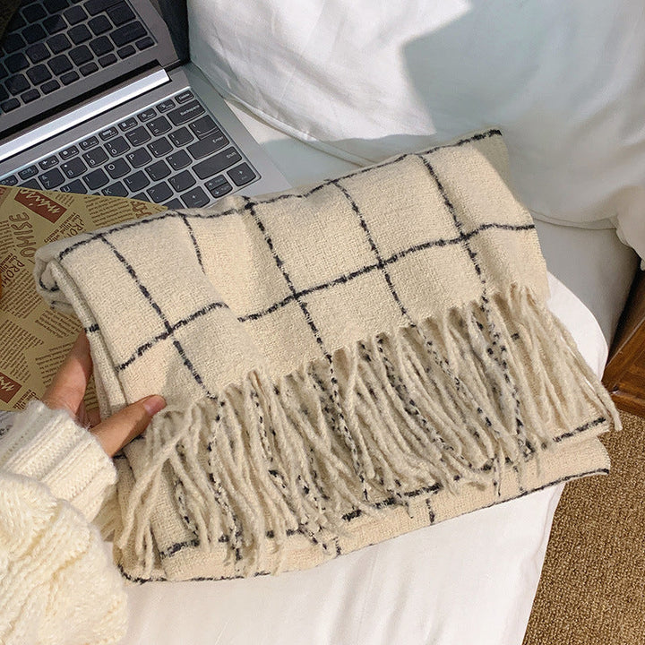 Cozy and Stylish Blanket with Fringes Kalsten