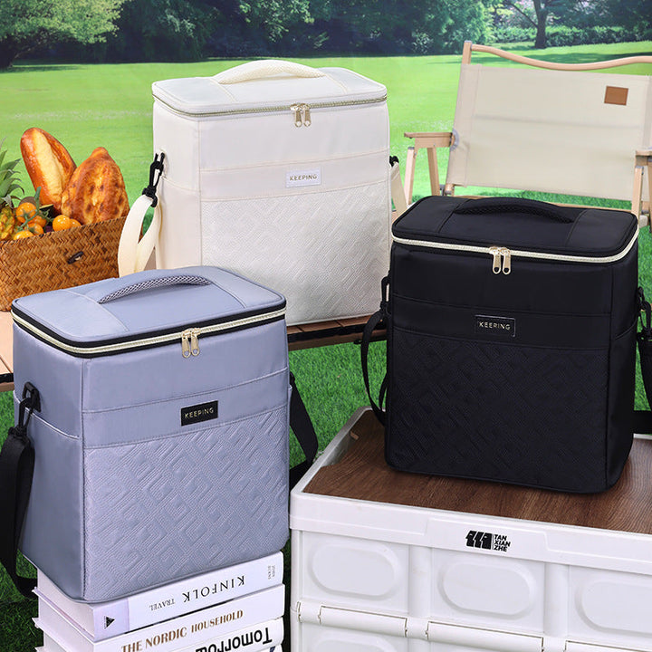 Cooler bag with insulating interior and practical carrying system Kalsten