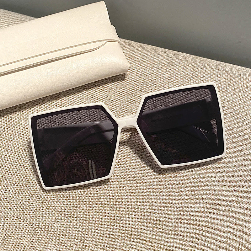 Women's square sunglasses with a sturdy frame and stylish design Kalsten