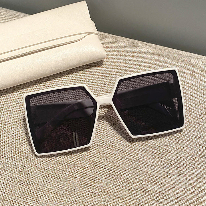 Women's square sunglasses with a sturdy frame and stylish design Kalsten