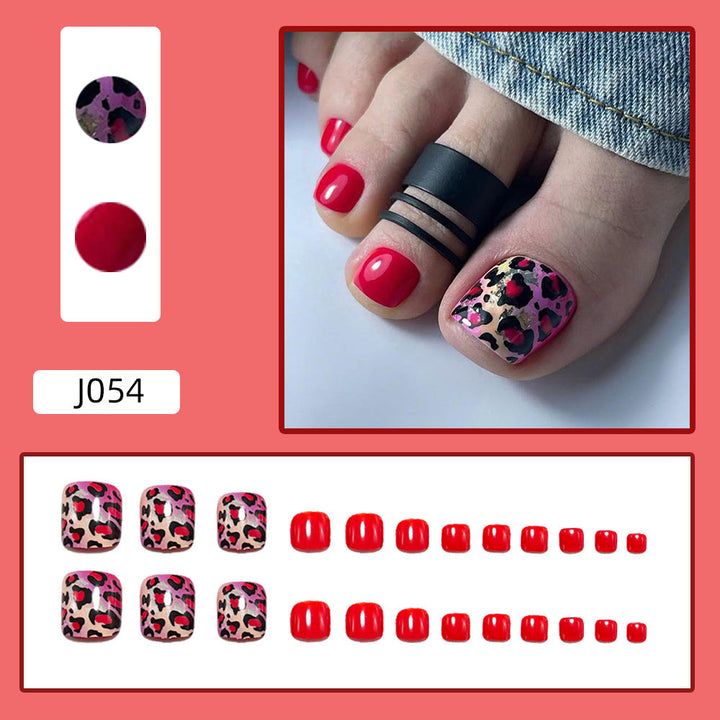 Nail art with modern leopard design Kalsten