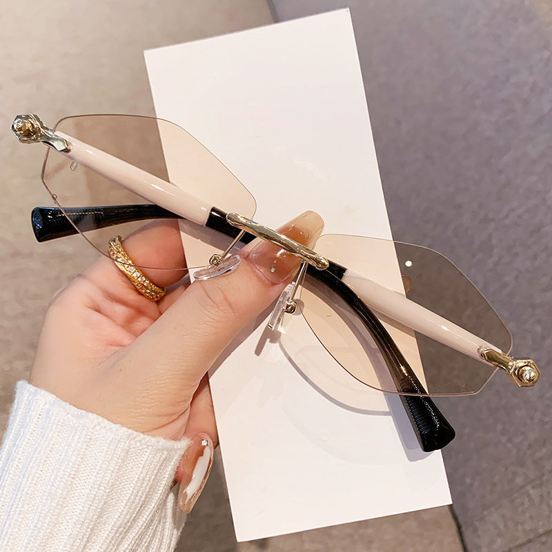 Women's futuristic sunglasses with oversized rectangular frame Kalsten