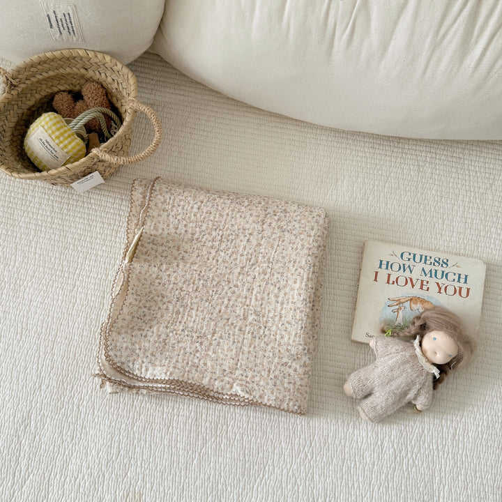 Unisex Cozy Muslin Blanket with Delicate Flower Pattern Kalsten