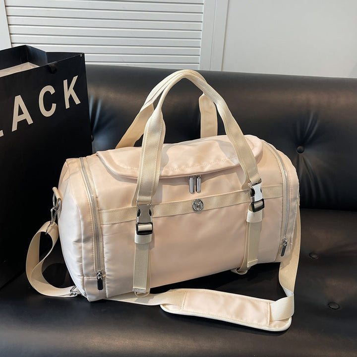 Sporty travel bag with adjustable shoulder strap and several compartments Kalsten