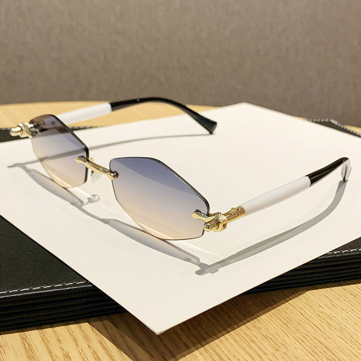 Women's futuristic sunglasses with oversized rectangular frame Kalsten
